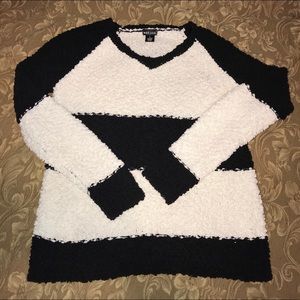 Wet Seal XL Black/White Sweater. Nice! No snags.